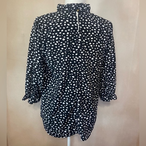 Entro women's M black/white mock ruffle neck relaxed fit blouse w/ keyhole EUC - Picture 6 of 8